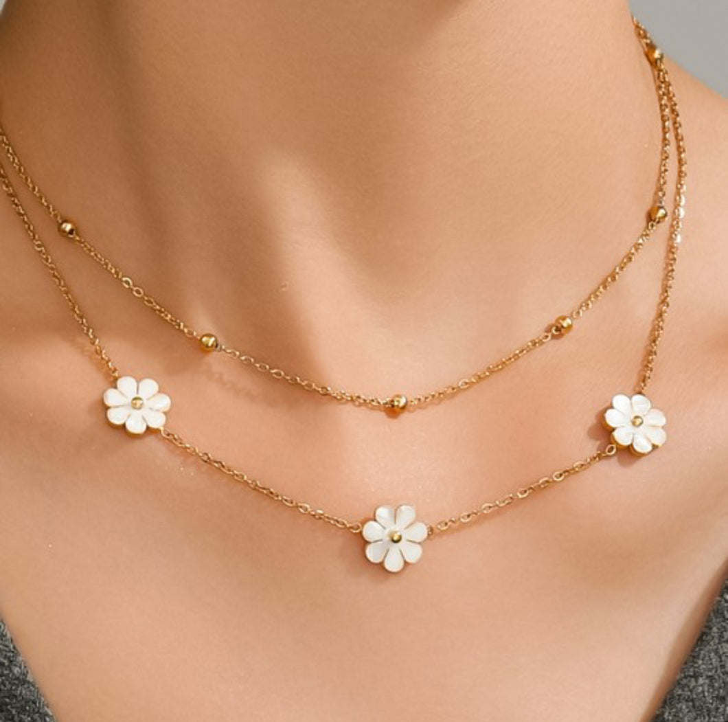 Daisy Necklace (18kt gold non tarnish stainless steel)